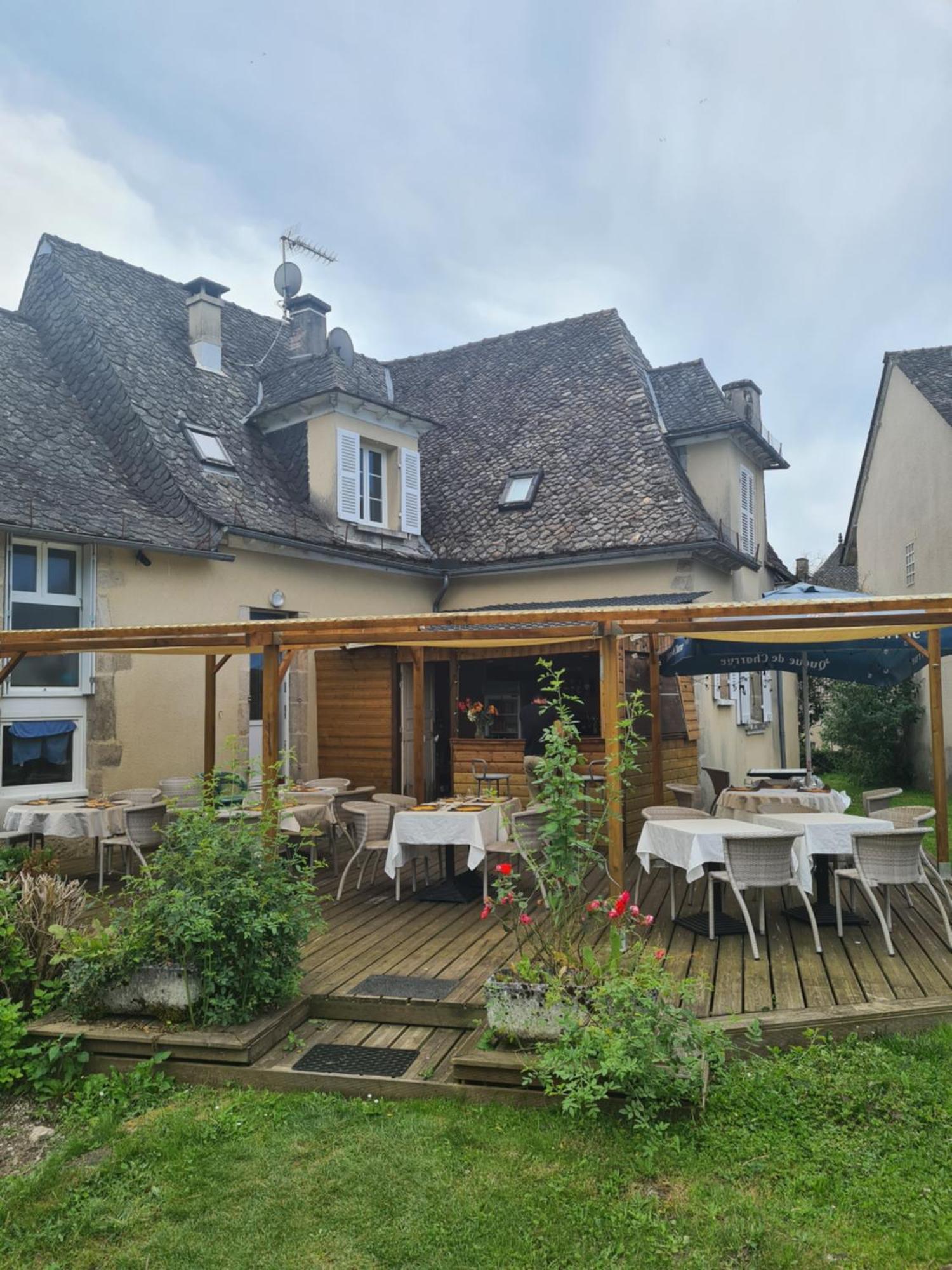 Hotel Saint Julien Aux Bois Exterior photo
